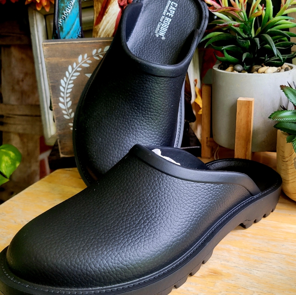 Cape Robbin Black Women's Mules - Picture 5 of 13